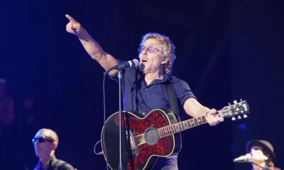 Roger Daltrey Singing on Stage
