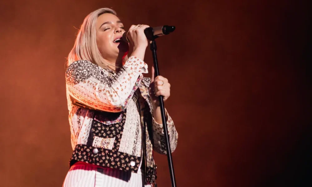Anne Marie with a Mic
