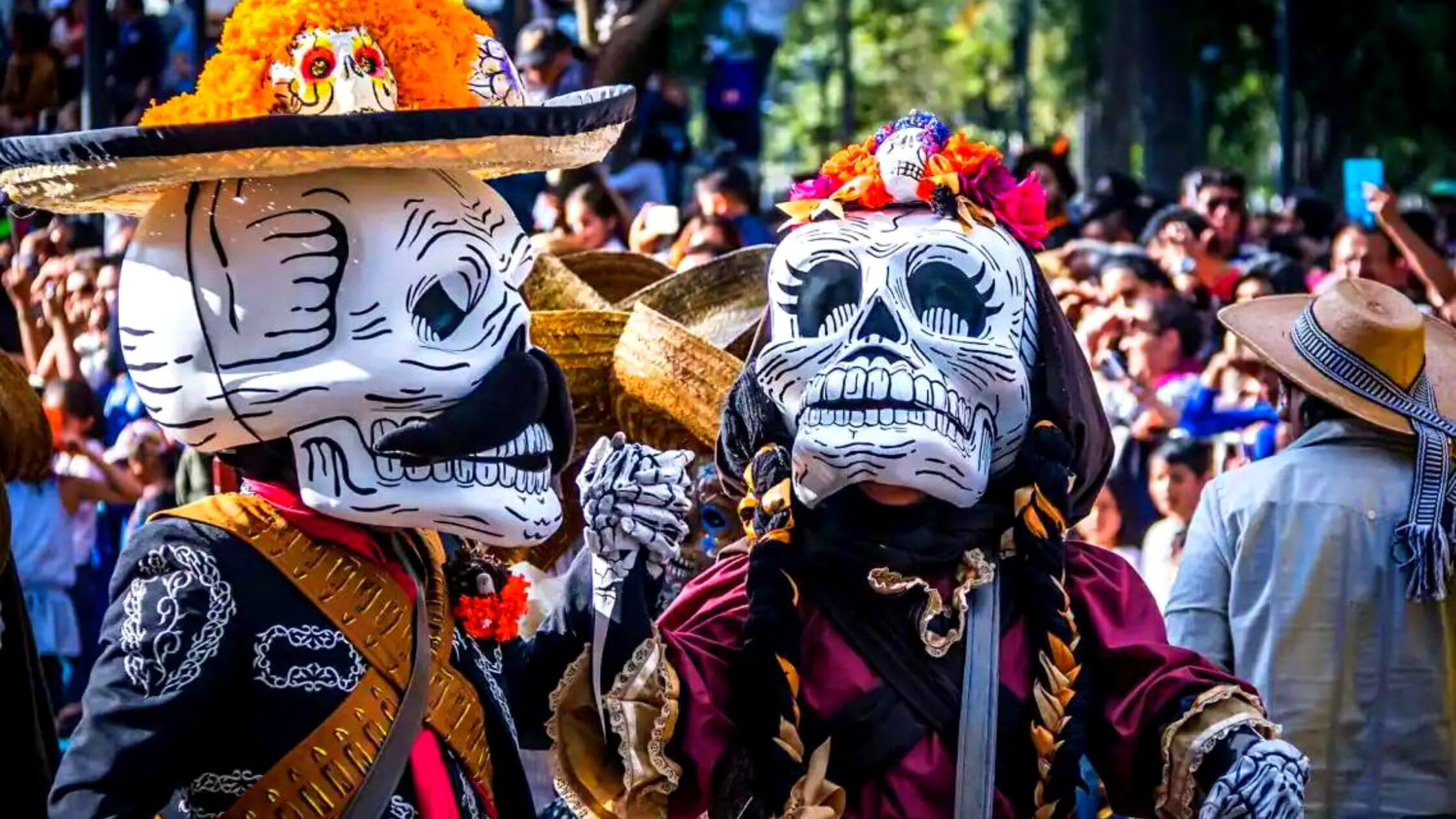 persona colorante Planeta Celebración de Halloween en México 2022