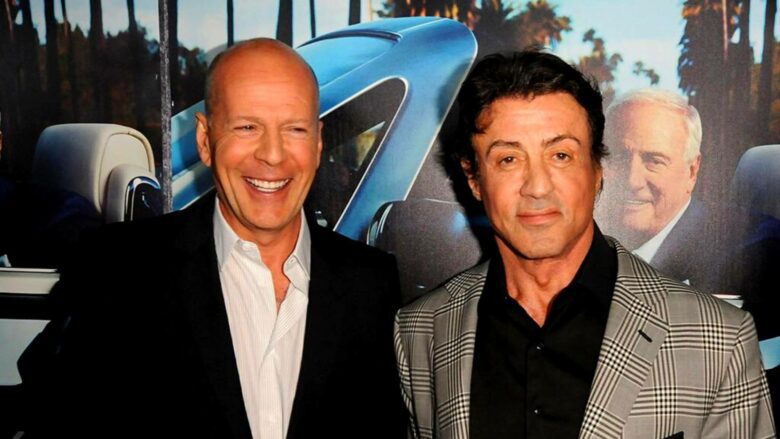 Bruce Willis está pasando por un "momento difícil", según revela Sylvester Stallone