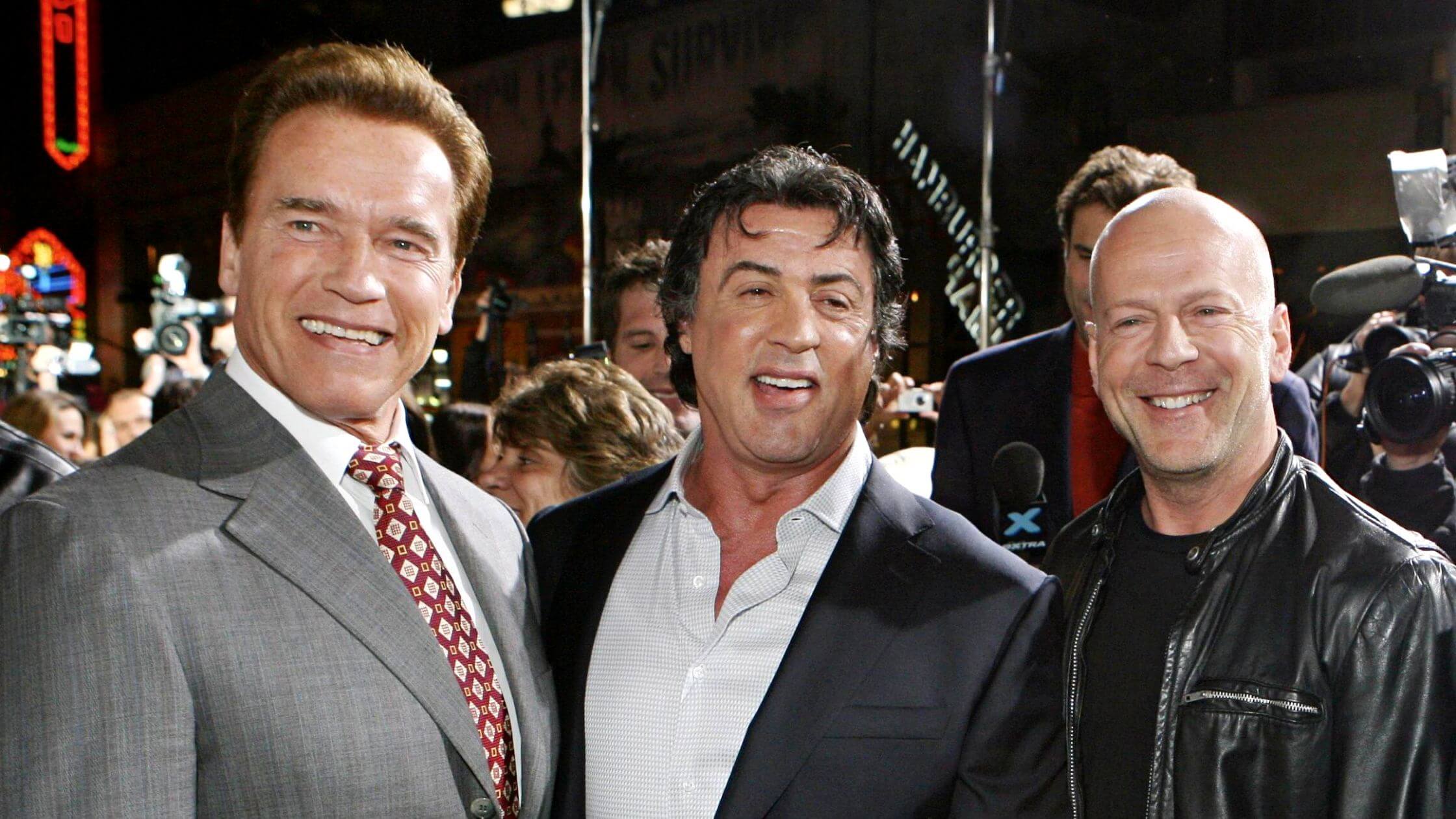 Bruce Willis está pasando por un "momento difícil", según revela Sylvester Stallone