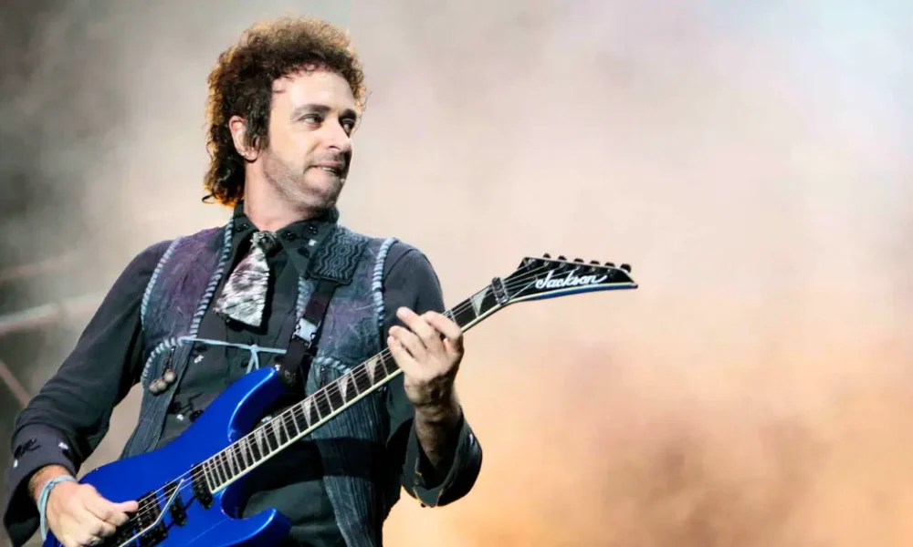 Qué causó el derrame cerebral de Gustavo Cerati