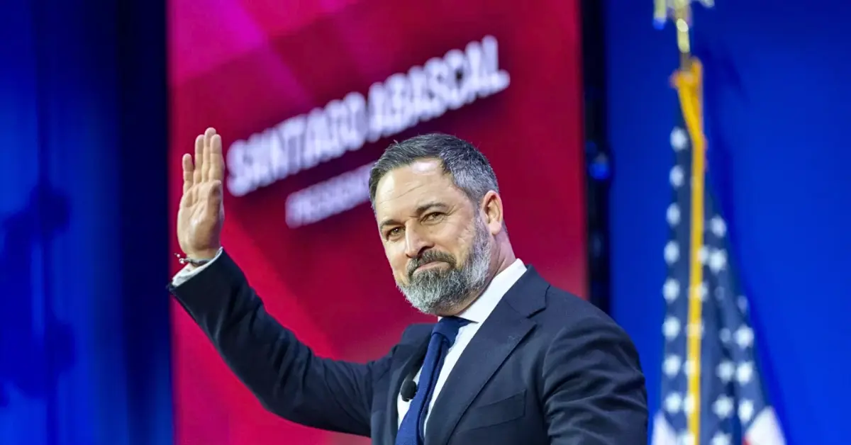 Santiago Abascal currículum, patrimonio y religión