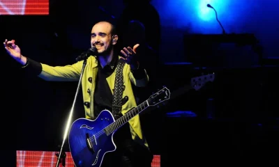 Abel Pintos cantando