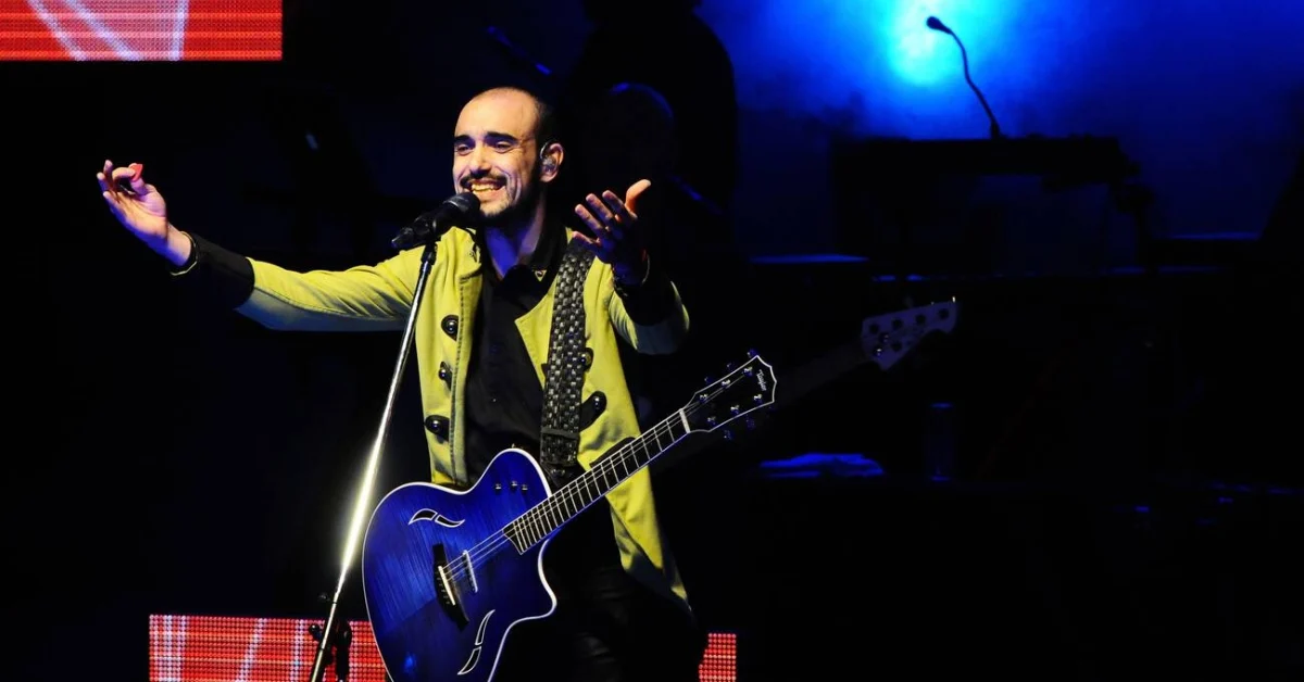 Abel Pintos cantando