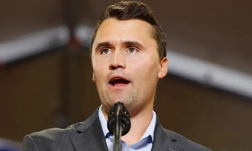 Charlie Kirk Curriculum Religión Esposa Patrimonio Neto
