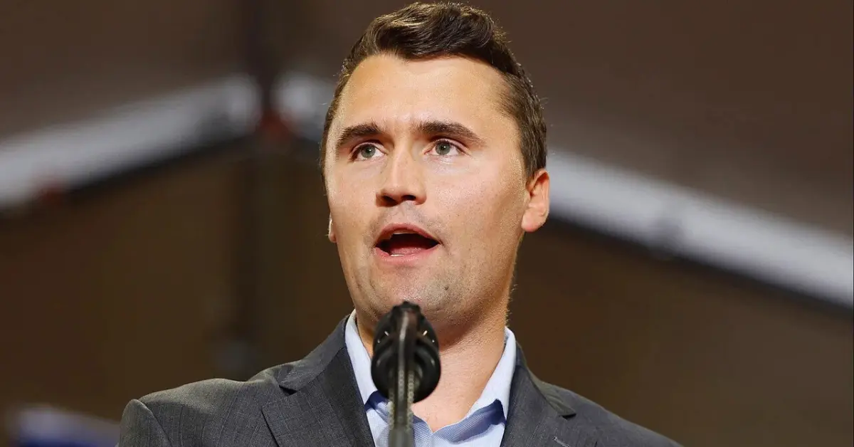 Charlie Kirk Curriculum Religión Esposa Patrimonio Neto