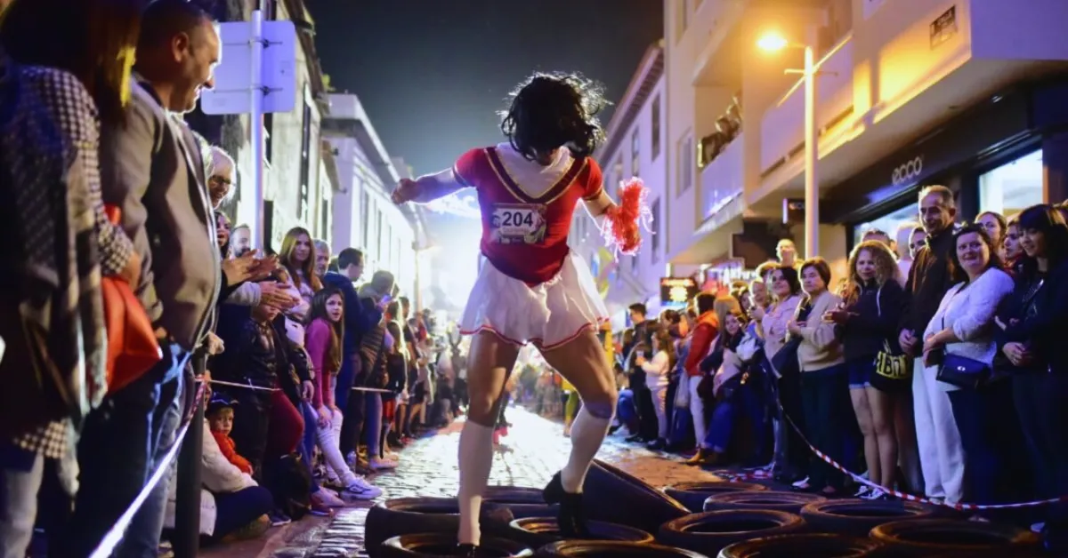 Mascarita Ponte Tacón en el Carnaval de Verano