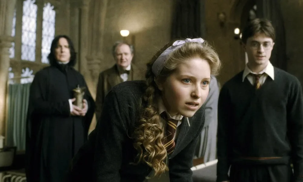 Jessie Cave en su papel de Harry Potter