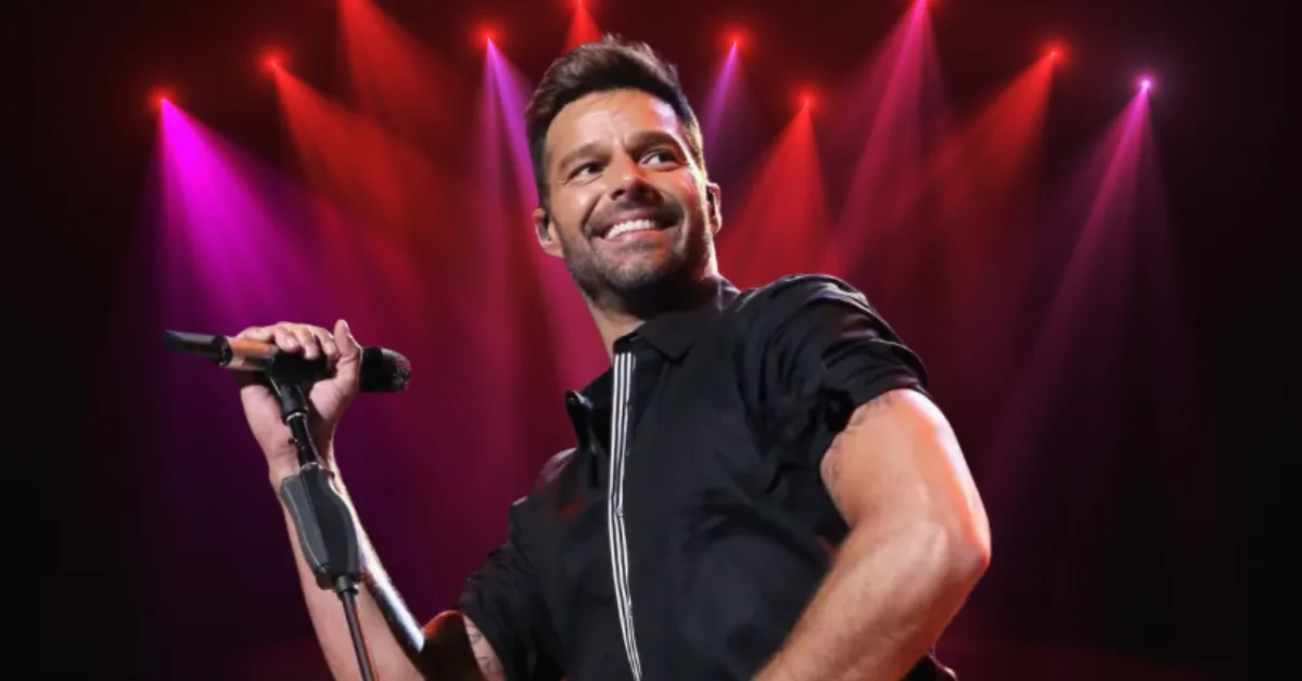 Ricky Martin anunciando sus conciertos en México