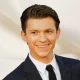 Tom Holland actuando en un espectáculo de teatro musical