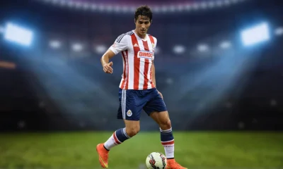 Aldo De Nigris jugando al fútbol