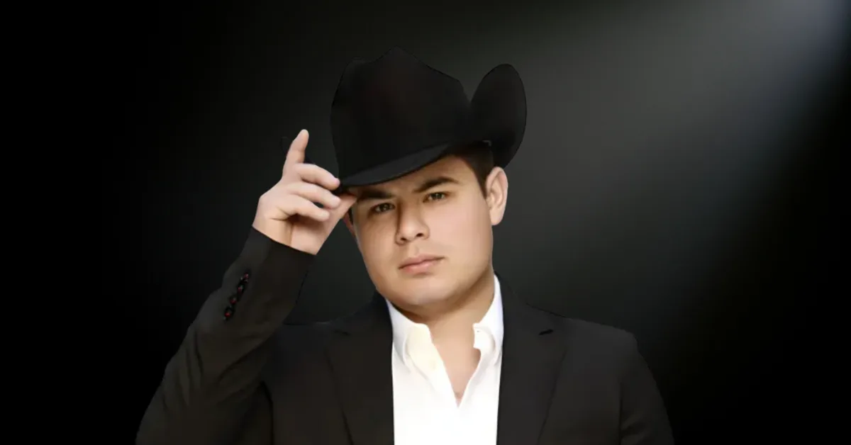 Retrato cercano de Alfredo Olivas
