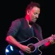 Bruce Springsteen tocando la guitarra