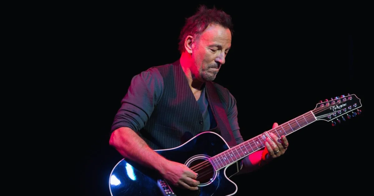 Bruce Springsteen tocando la guitarra