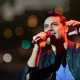 Carlos Rivera cantando