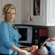 Lisa Ann Walter en la cocina