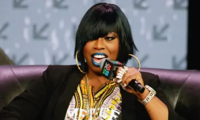 Missy Elliott con micrófono