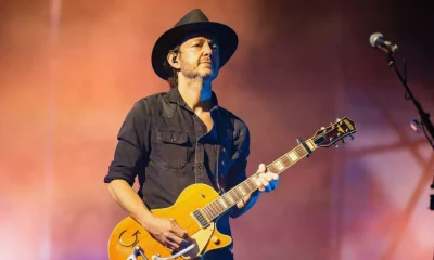 Pablo Benegas tocando la guitarra