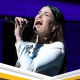 Idina Menzel trae de vuelta ‘Gravity Defying’ con una actuación en un evento benéfico para veteranos | Alex Edelman, Idina Menzel, Jim Gaffigan, Jon Stewart, Lea Michele, Leslie Odom Jr, Mike Birbiglia | Noticias y rumores de celebridades | Entretenimiento, fotos y vídeos