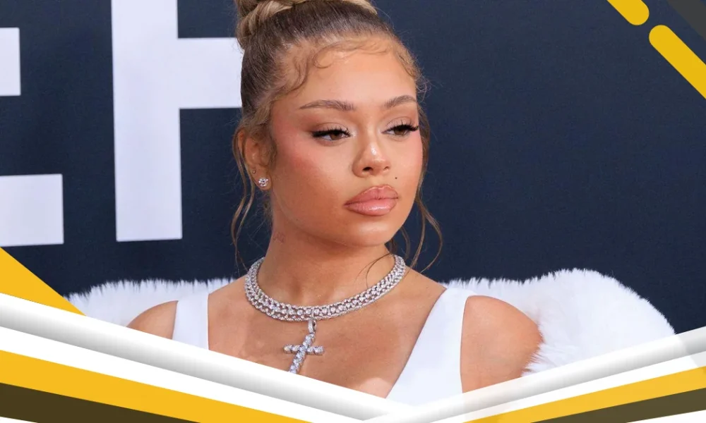 Latto critica los rumores de embarazo con una apariencia atrevida