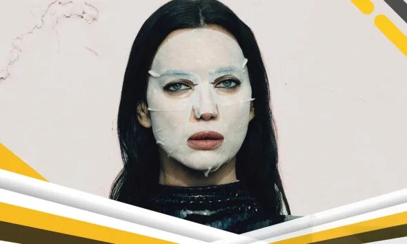 Irina Shayk se desnuda bajo una capa y usa tanga para V Magazine