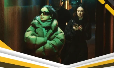 Charli XCX interpreta una versión de ella misma