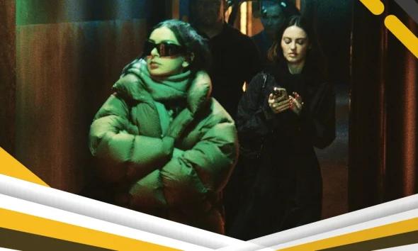 Charli XCX interpreta una versión de ella misma